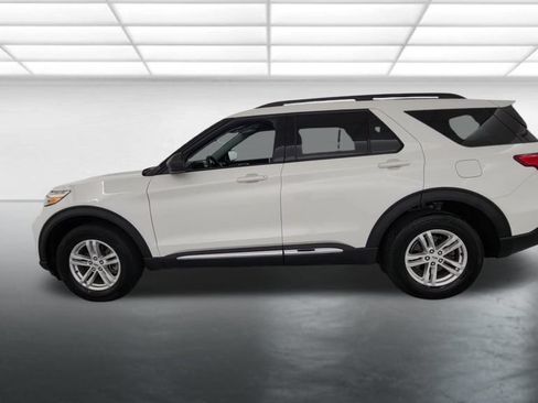Used 2023 Ford Explorer XLT AWD/4WD image 5