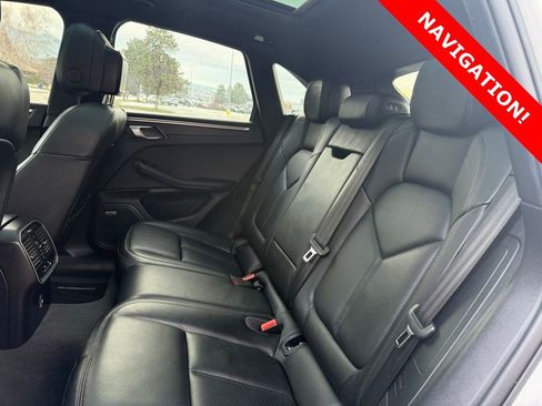 Used 2018 Porsche Macan Base image 14