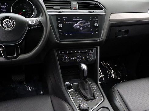 Used 2020 Volkswagen Tiguan SE image 15