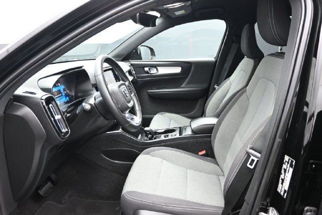 Used 2023 Volvo XC40 B5 Core w/ Convenience Package AWD/4WD image 7