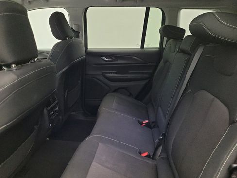 Used 2024 Jeep Grand Cherokee Laredo RWD image 18
