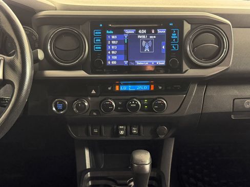 Used 2018 Toyota Tacoma TRD Sport AWD/4WD image 27