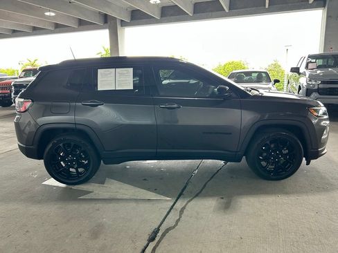 Used 2022 Jeep Compass Latitude FWD image 6