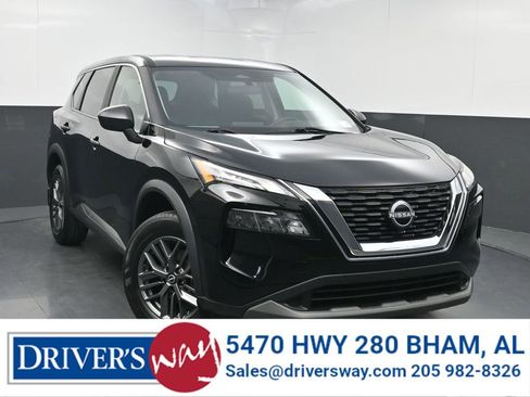 Used 2023 Nissan Rogue S image 1