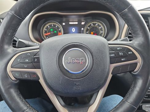 Used 2015 Jeep Cherokee Limited image 15