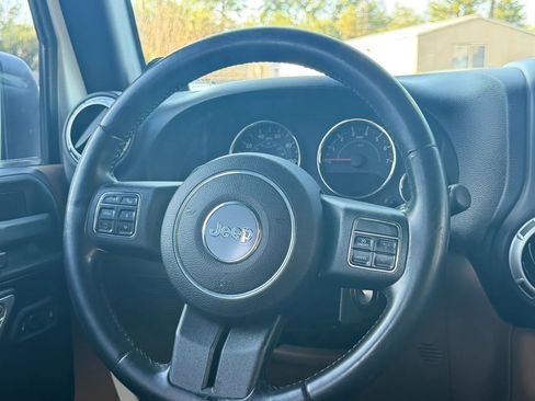 Used 2013 Jeep Wrangler Unlimited Sahara w/ Connectivity Group AWD/4WD image 15