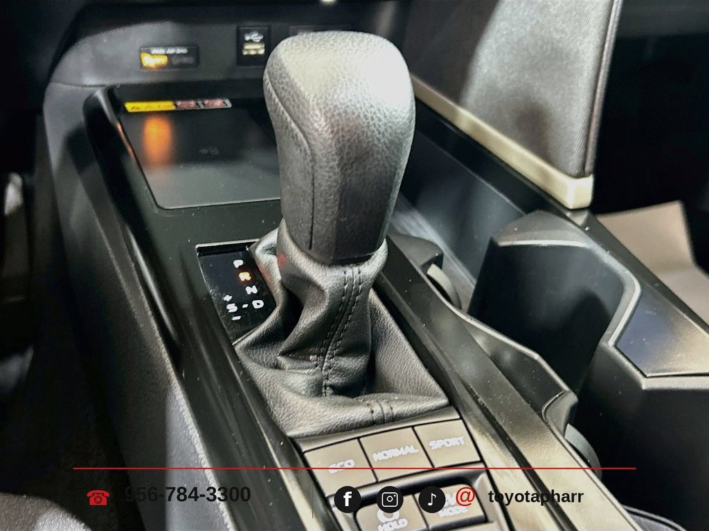 Used 2025 Toyota Camry LE FWD image 15