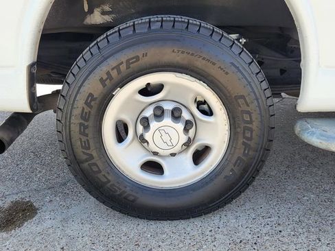 Used 2018 Chevrolet Express 2500 w/ Driver Convenience Package image 25