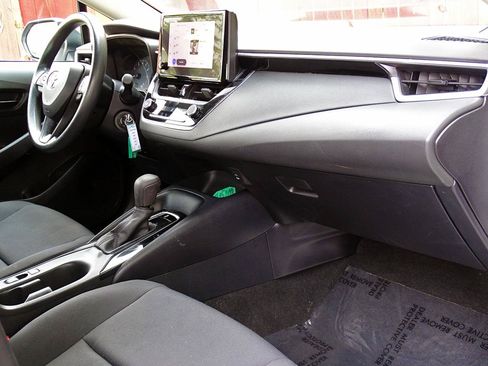 Used 2023 Toyota Corolla LE FWD image 32