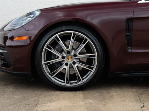 Used 2018 Porsche Panamera 4 AWD/4WD image 40