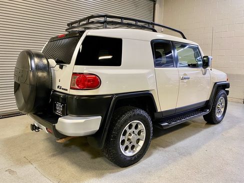 Used 2011 Toyota FJ Cruiser 4WD w/ Convenience Pkg image 11