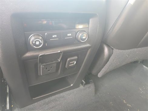 Used 2021 Chevrolet Traverse RS image 32