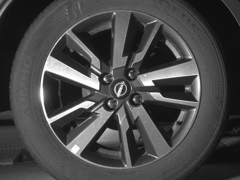 Used 2025 Nissan Versa SV FWD image 15