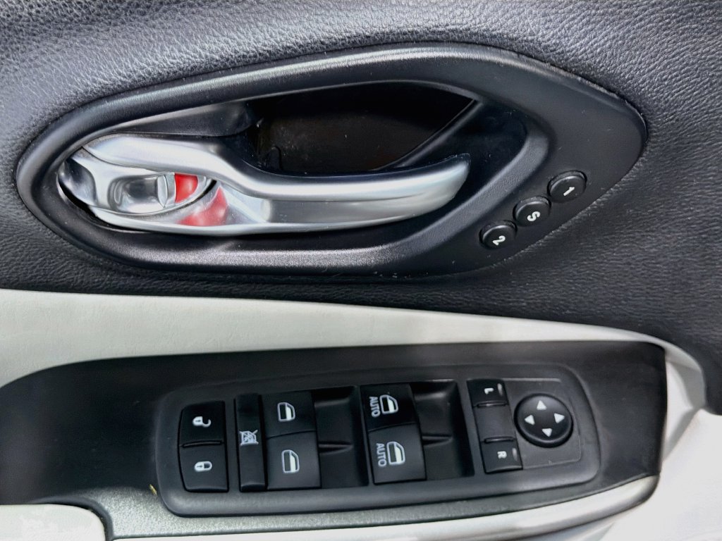 Used 2019 Jeep Cherokee Limited AWD/4WD image 18