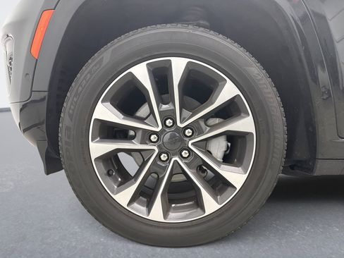 Used 2023 Jeep Grand Cherokee Overland w/ Adv Protech Group III image 28