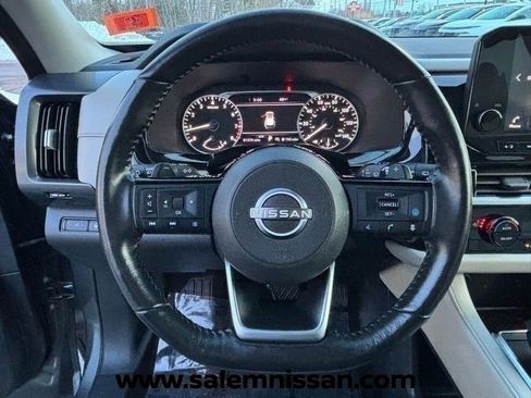 Used 2023 Nissan Pathfinder SL w/ Lighting Package (N92) image 13