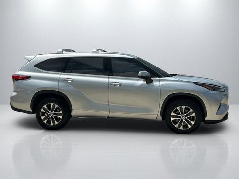 Used 2021 Toyota Highlander XLE FWD image 4
