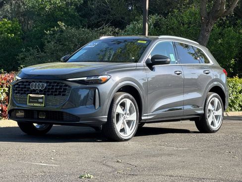 Certified 2025 Audi Q5 Premium w/ Premium Plus AWD/4WD image 9
