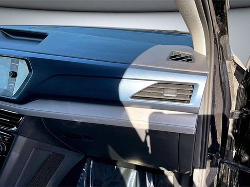 Used 2024 Volkswagen Taos SE image 26