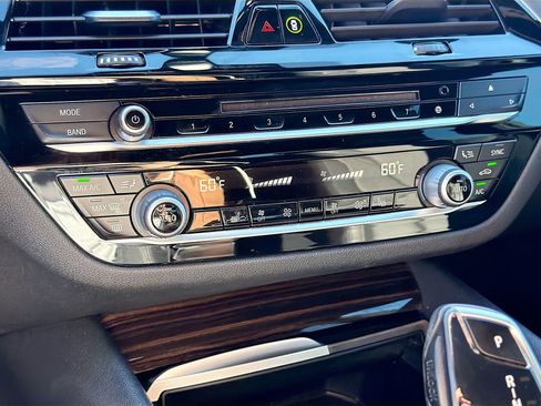 Used 2019 BMW 530i w/ Convenience Package image 35