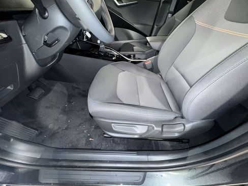 Certified 2025 Kia Niro LX image 15