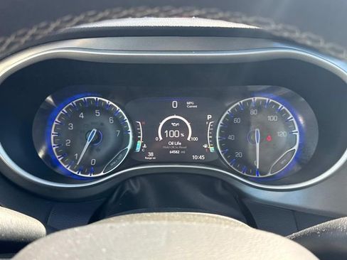 Used 2024 Chrysler Pacifica Touring-L image 38