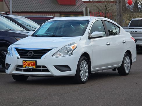 Used 2017 Nissan Versa SV image 8