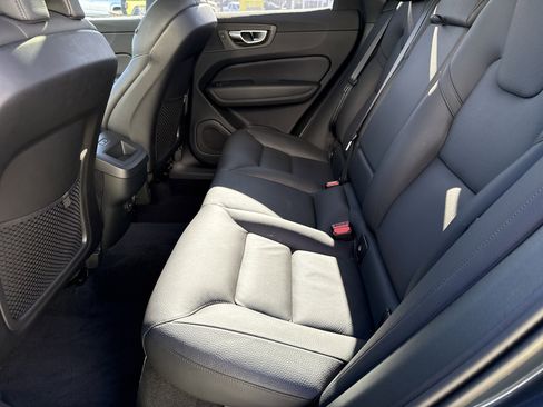 Used 2025 Volvo XC60 B5 Plus image 31