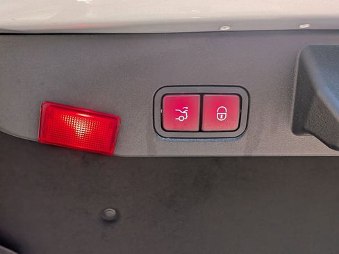 Used 2013 Mercedes-Benz SL 550 image 29