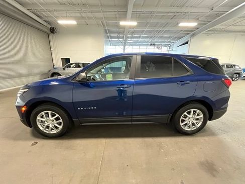 Used 2022 Chevrolet Equinox LS w/ LS Convenience Package AWD/4WD image 6