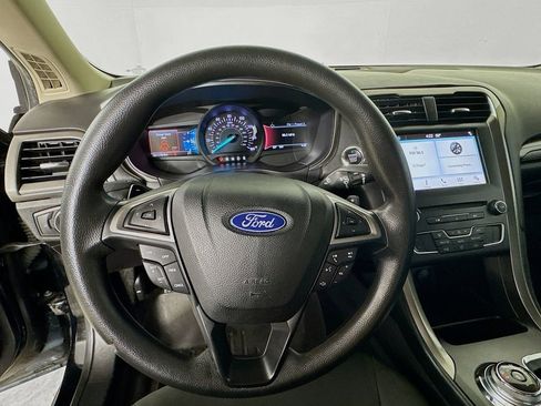 Used 2018 Ford Fusion SE w/ Fusion SE Technology Package image 11