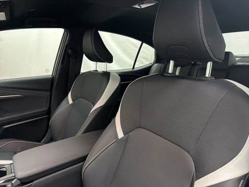 Used 2025 Toyota Camry SE image 11