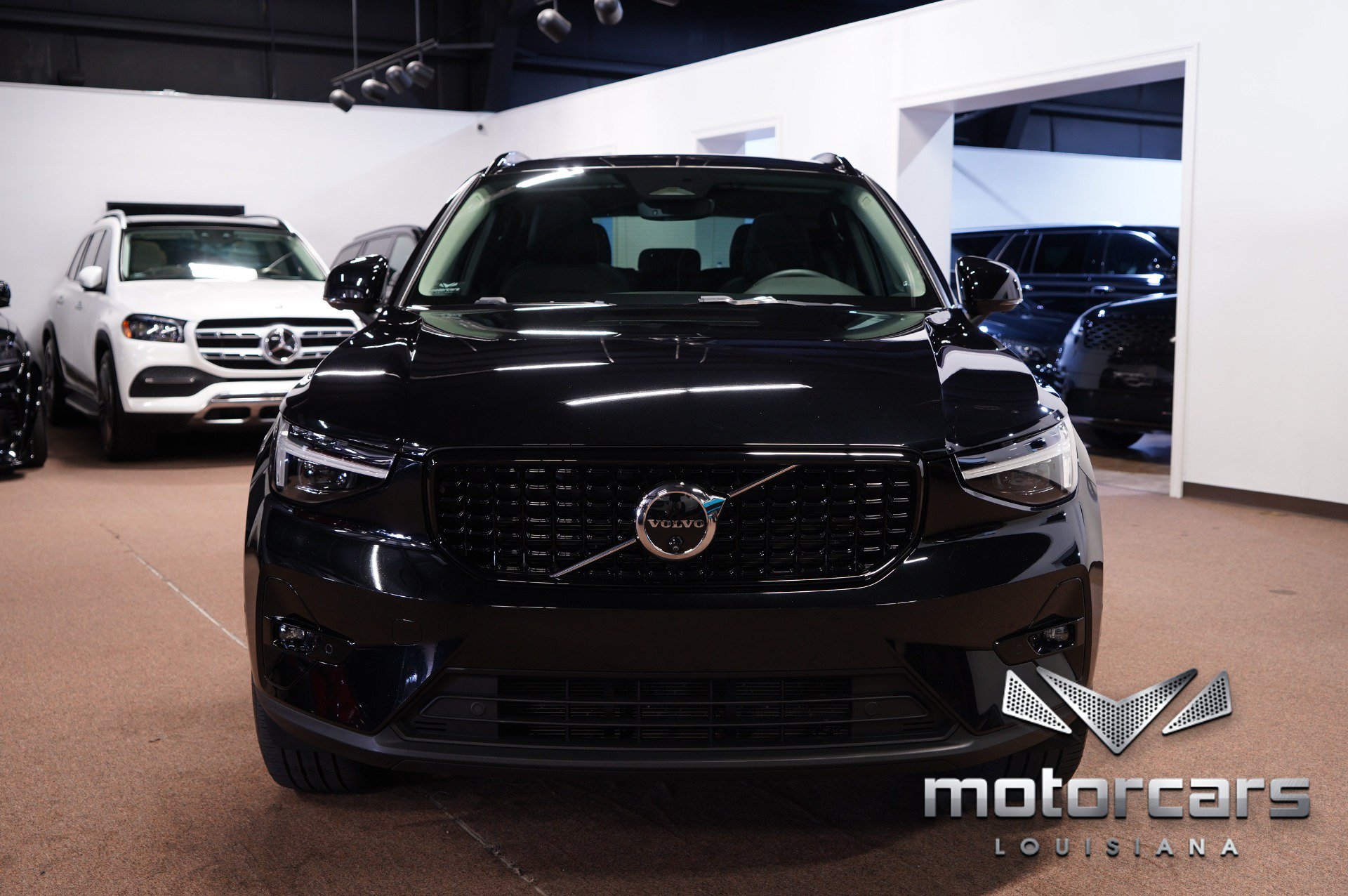 Used 2024 Volvo XC40 B5 Plus w/ Protection Package Premier AWD/4WD image 2