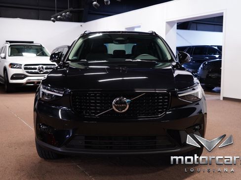 Used 2024 Volvo XC40 B5 Plus w/ Protection Package Premier AWD/4WD image 2