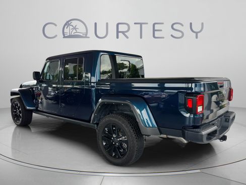 Used 2025 Jeep Gladiator Sport AWD/4WD image 4