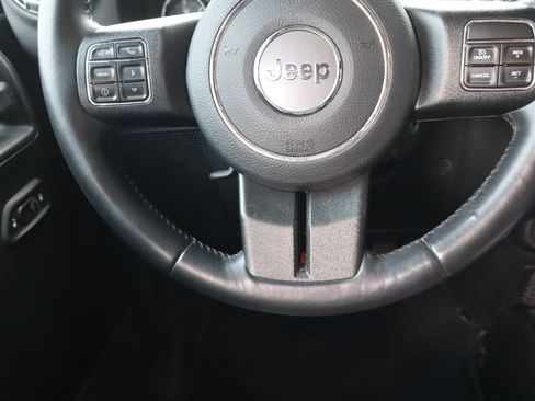 Used 2017 Jeep Wrangler Unlimited Rubicon w/ Connectivity Group AWD/4WD image 16