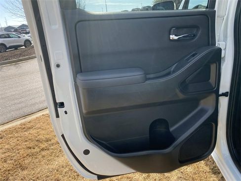 Used 2023 Nissan Frontier SV w/ Midnight Edition Package image 15