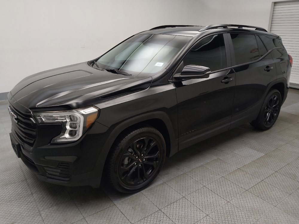 Used 2022 GMC Terrain SLE w/ Elevation Edition FWD image 2
