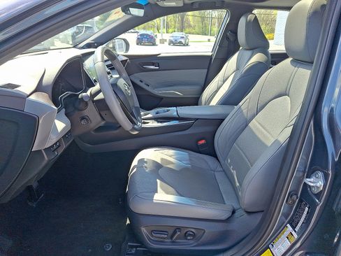 Certified 2022 Toyota Avalon Limited image 13