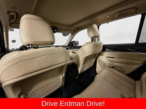 Used 2022 Jeep Grand Cherokee Limited w/ Luxury Tech Group II RWD image 10