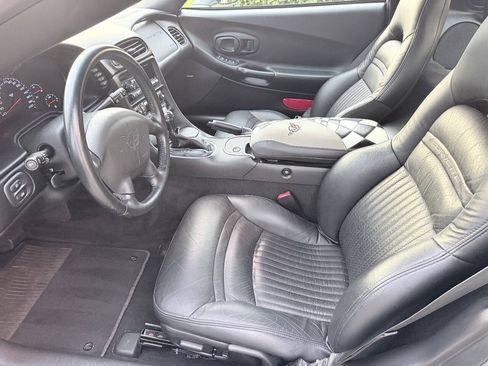 Used 2004 Chevrolet Corvette Coupe w/ Preferred Equipment Group RWD image 18