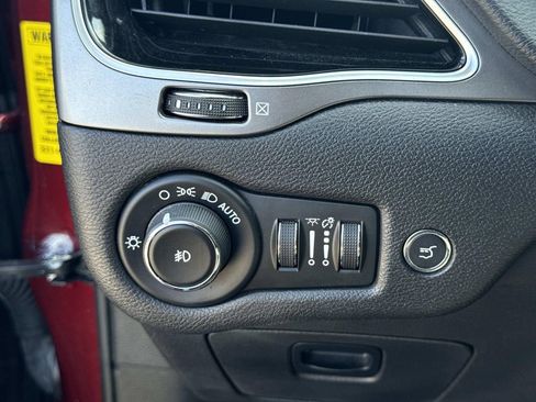 Used 2019 Jeep Cherokee Limited image 33