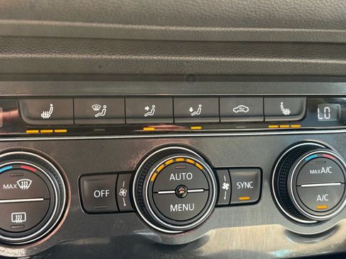 Used 2019 Volkswagen Tiguan SEL AWD/4WD image 26