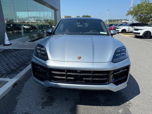 Used 2025 Porsche Cayenne GTS AWD/4WD image 3