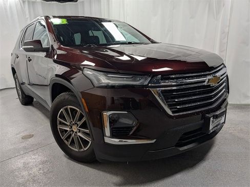 Used 2023 Chevrolet Traverse LT image 2