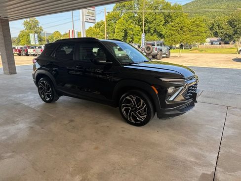 Used 2025 Chevrolet TrailBlazer RS w/ Convenience Package AWD/4WD image 3