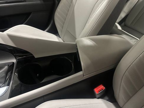 Used 2025 Hyundai Elantra Limited FWD image 33