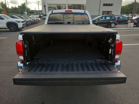 Certified 2019 Toyota Tacoma SR5 AWD/4WD image 30