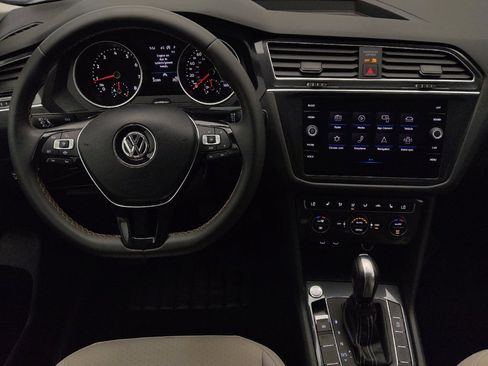 Used 2021 Volkswagen Tiguan SE w/ Panoramic Sunroof Package FWD image 22