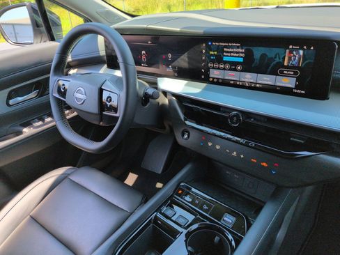 Certified 2025 Nissan Murano SL AWD/4WD image 36